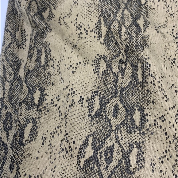 Judy Blue Tan and Black Patterned Jeans - Picture 3 of 6